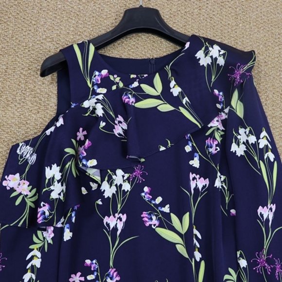 Karen Millen Floral Print Cut Out Shoulder - Picture 4 of 8